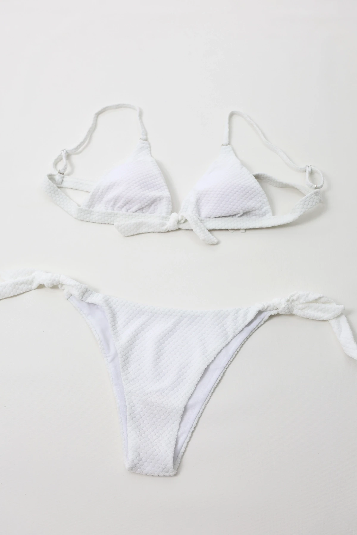 Kadın Beyaz İp Bağlamalı  Astarlı Üçgen Bikini Takım HZL24S-LC2228