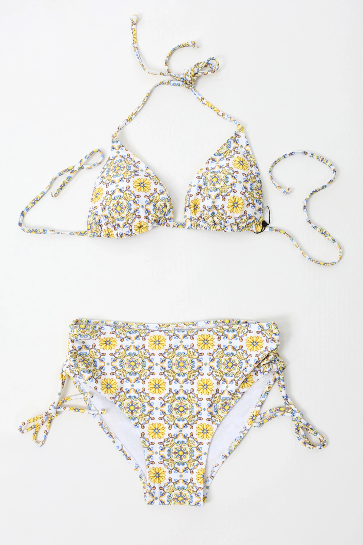 Kadın Beyaz Sarı Mavi Desenli Astarlı İp Bağlamalı Yüksek Bel Üçgen Bikini Takım HZL24S-LC3308