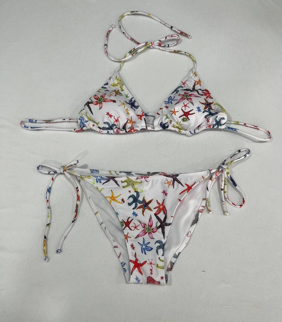 Kadın Beyaz Yıldız Temalı Boyundan İp Bağlamalı Üçgen Bikini Takımı HZL25S-LC5005