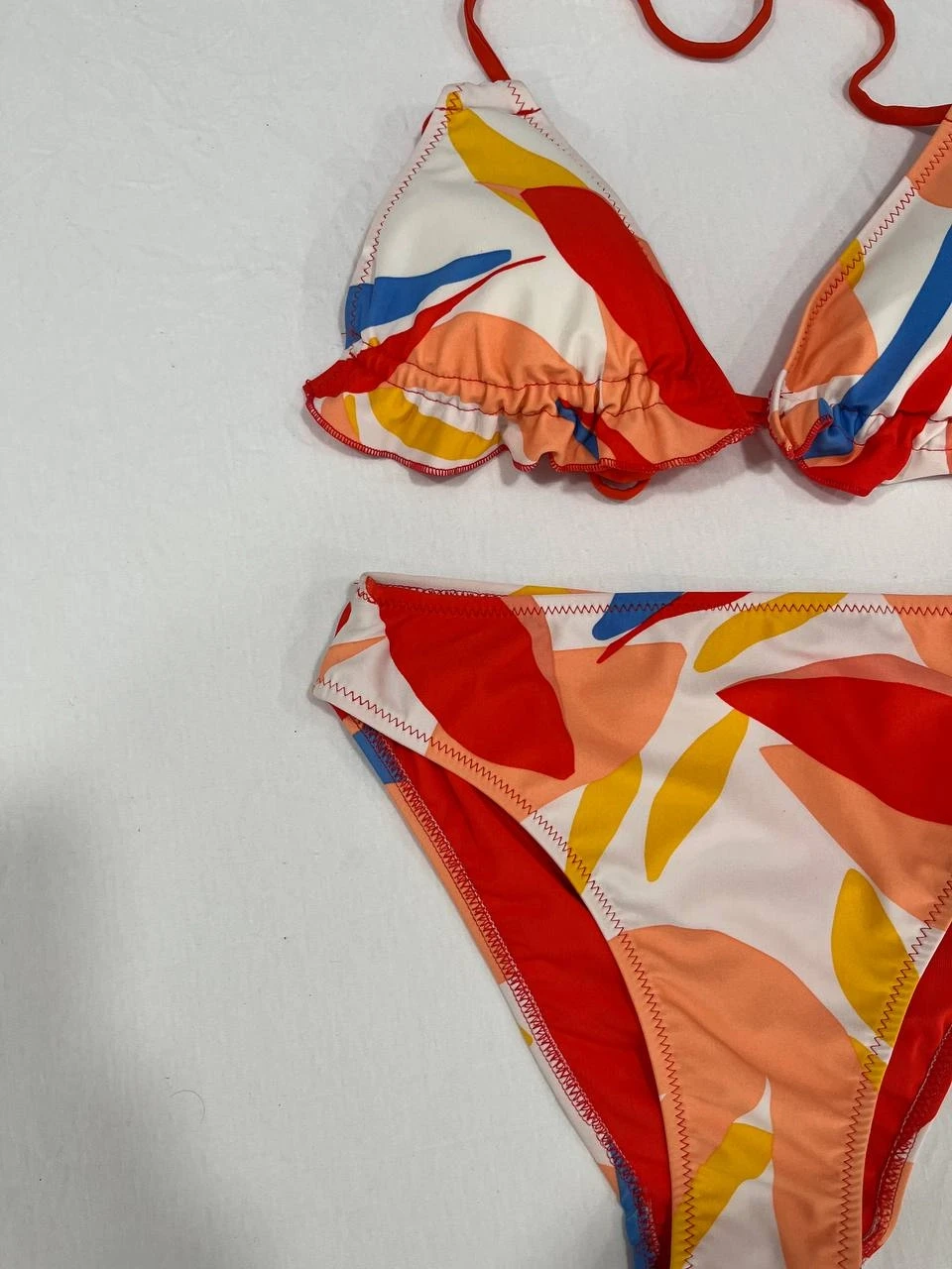 Kadın Çok Renkli Tropikal Desenli Astarlı Üçgen Bikini Takım HZL25S-AR1616