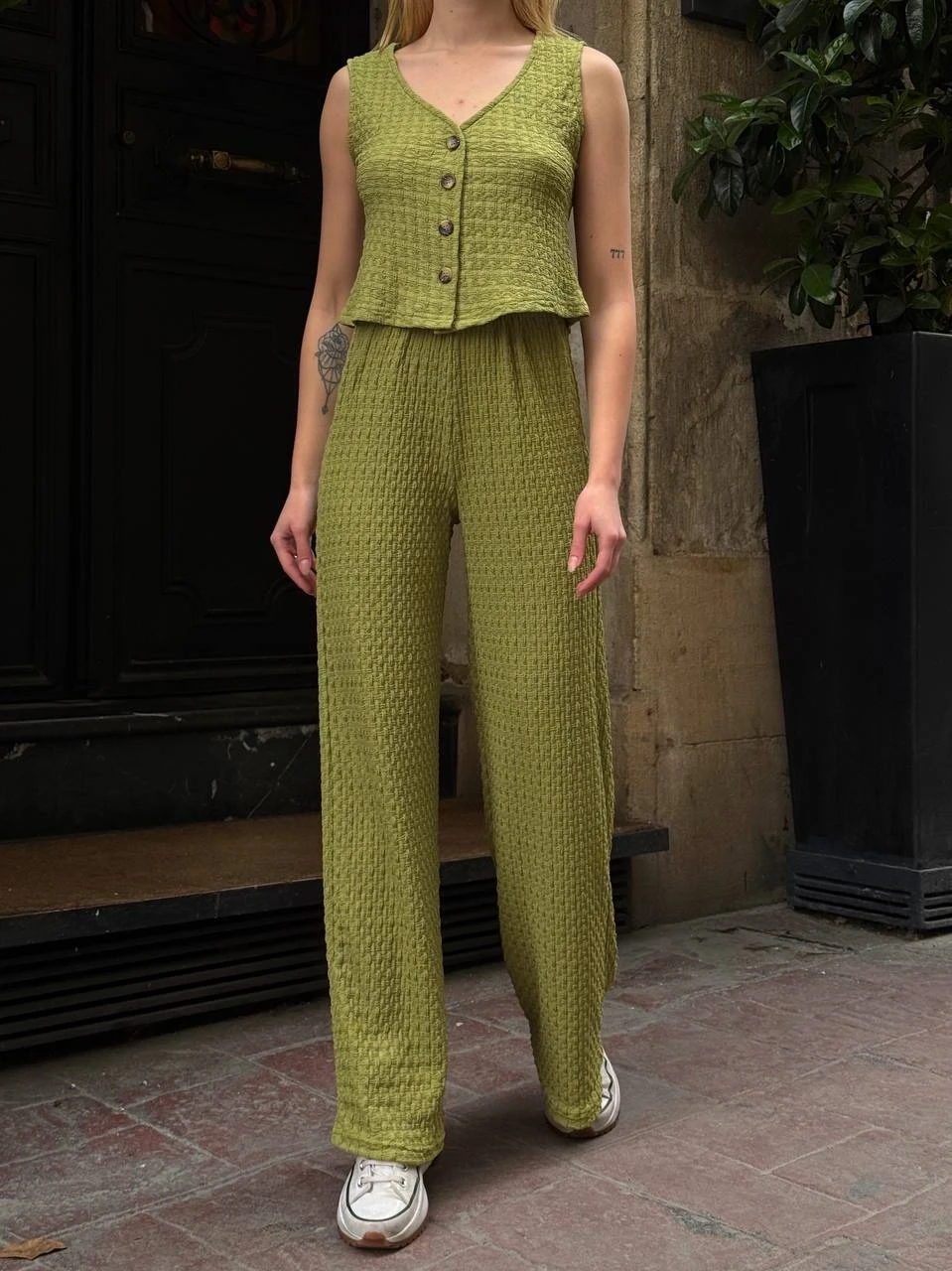 Kadın Fıstık Yeşil Beli Lastilkli Gofre Kumaş Pantolon HZL24S-ZK13261