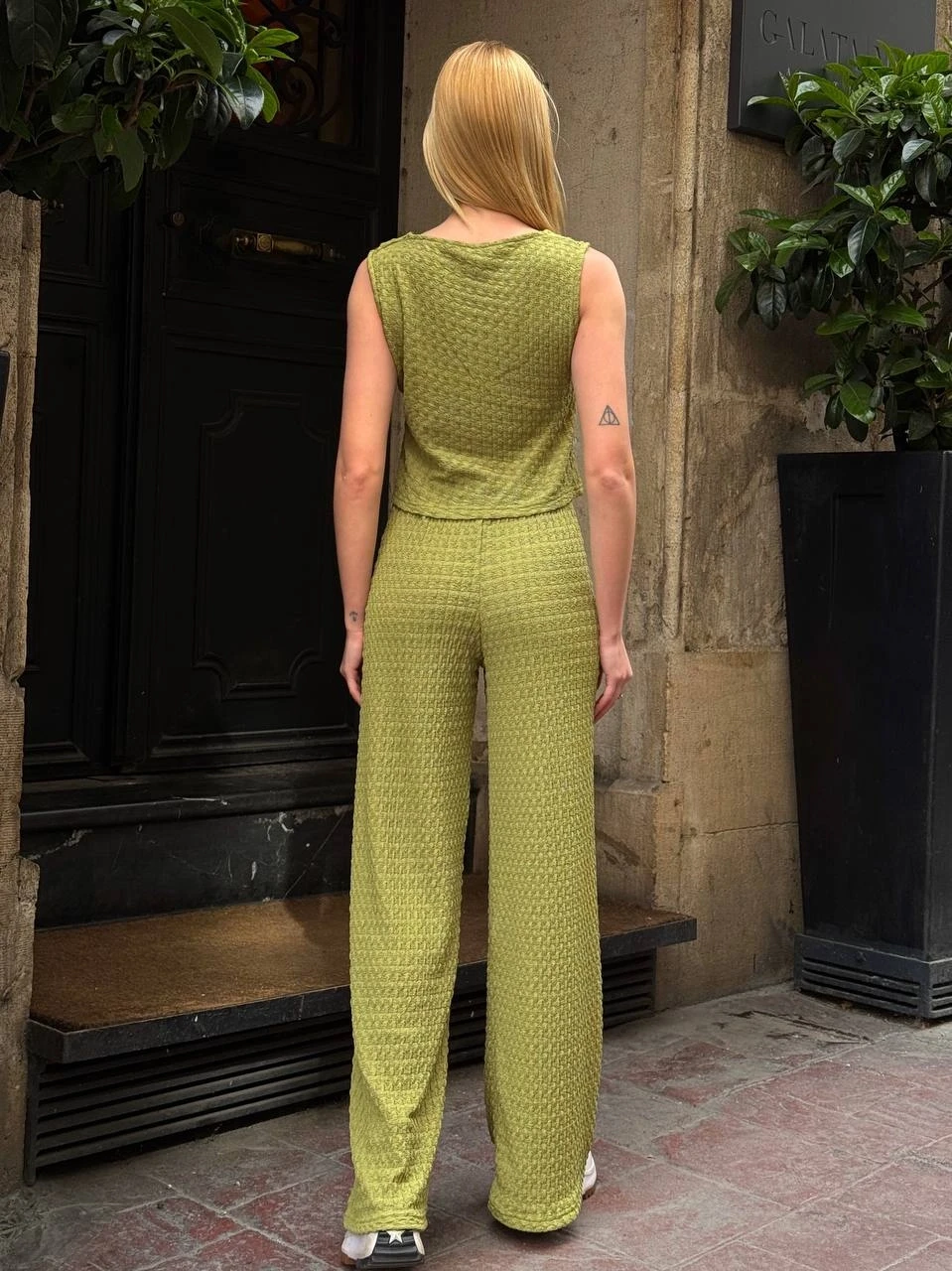 Kadın Fıstık Yeşil Beli Lastilkli Gofre Kumaş Pantolon HZL24S-ZK13261