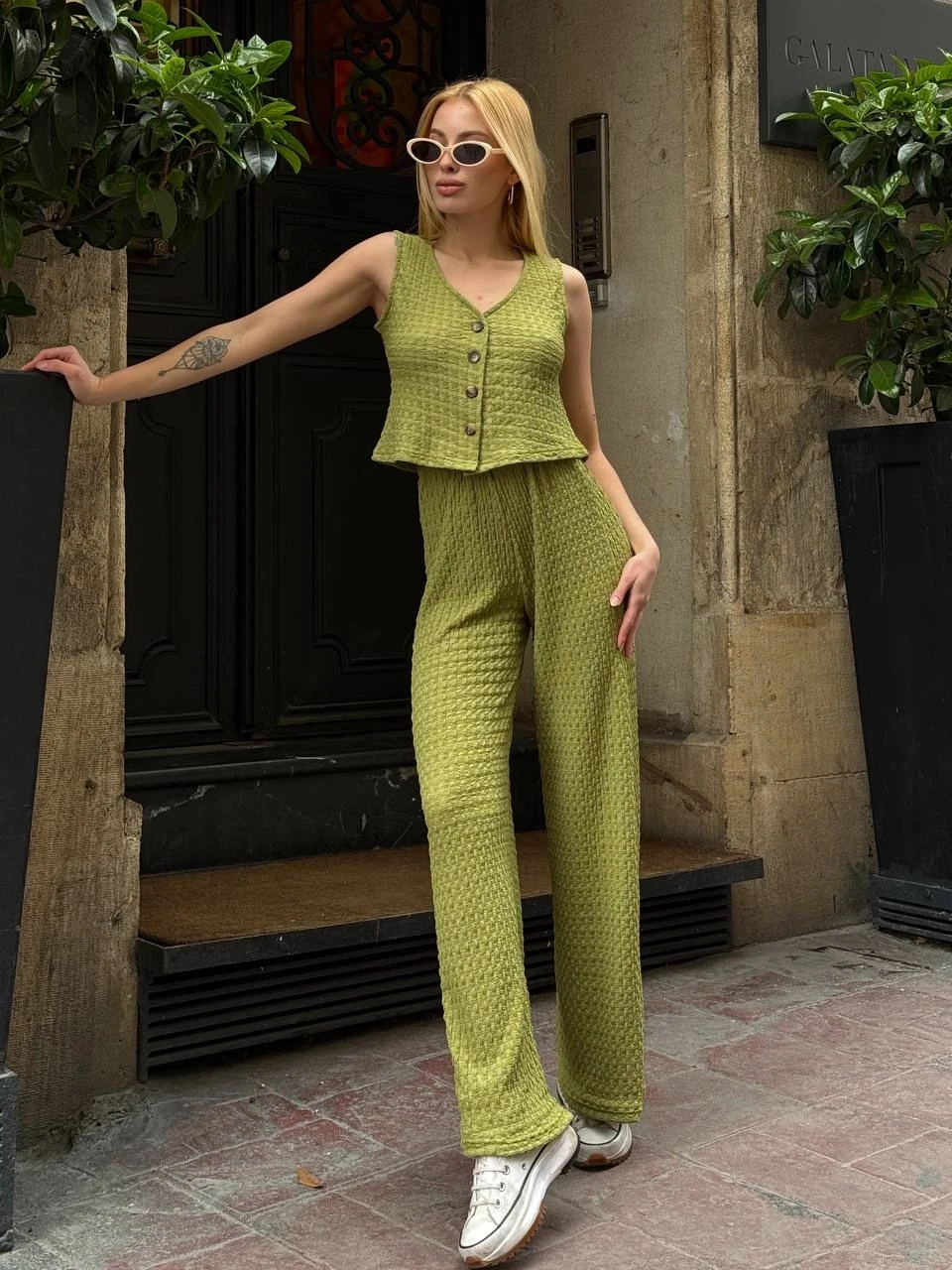 Kadın Fıstık Yeşil Beli Lastilkli Gofre Kumaş Pantolon HZL24S-ZK13261