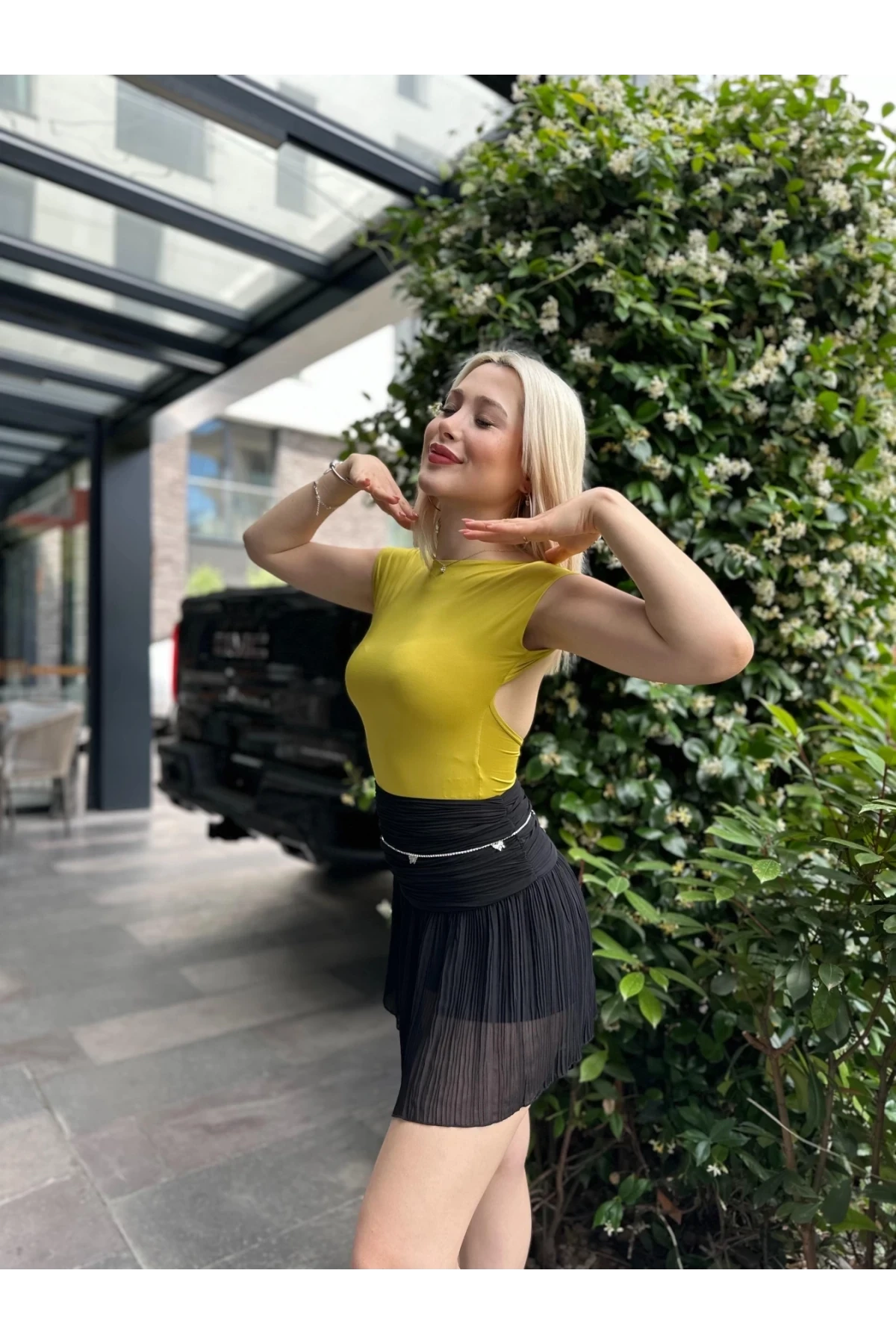 Kadın Fıstık Yeşili Sırt Dekolteli Kısa Kollu Bluz HZL24S-ZK10831