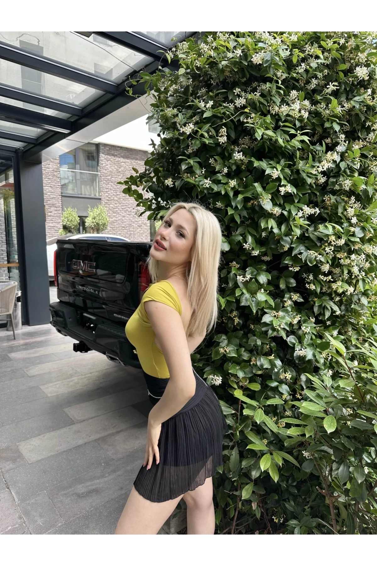 Kadın Fıstık Yeşili Sırt Dekolteli Kısa Kollu Bluz HZL24S-ZK10831