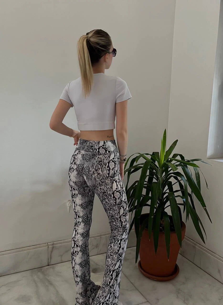 Kadın Gri Yılan Derisi Desenli Bel Katlamalı İspanyol Paça Pantolon HZL24S-ZK11401