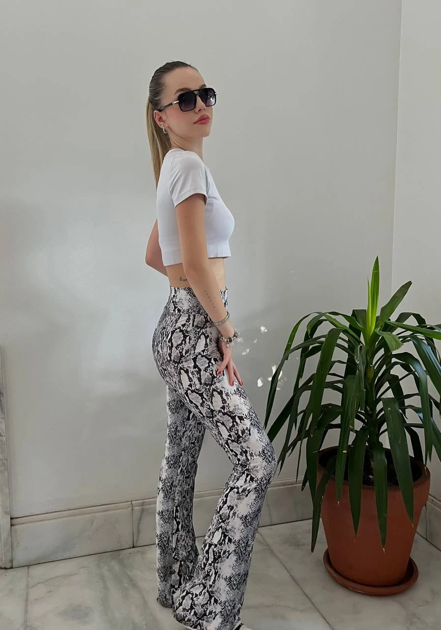 Kadın Gri Yılan Derisi Desenli Bel Katlamalı İspanyol Paça Pantolon HZL24S-ZK11401