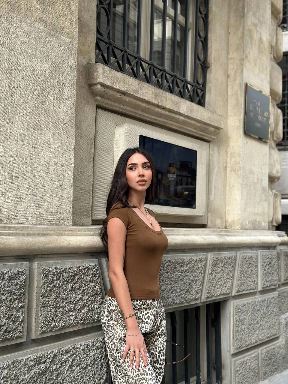 Kadın Kahverengi Oval Yaka T-Shirt HZL25S-ZK11681