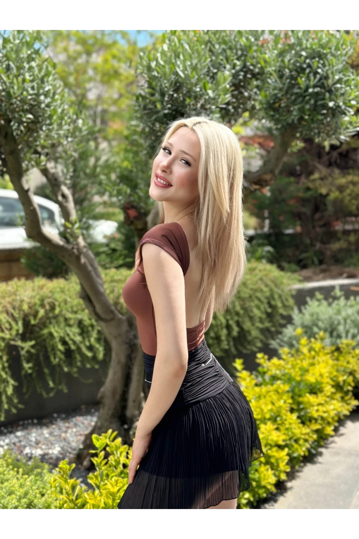 Kadın Kahverengi Sırt Dekolteli Kısa Kollu Bluz HZL24S-ZK10831