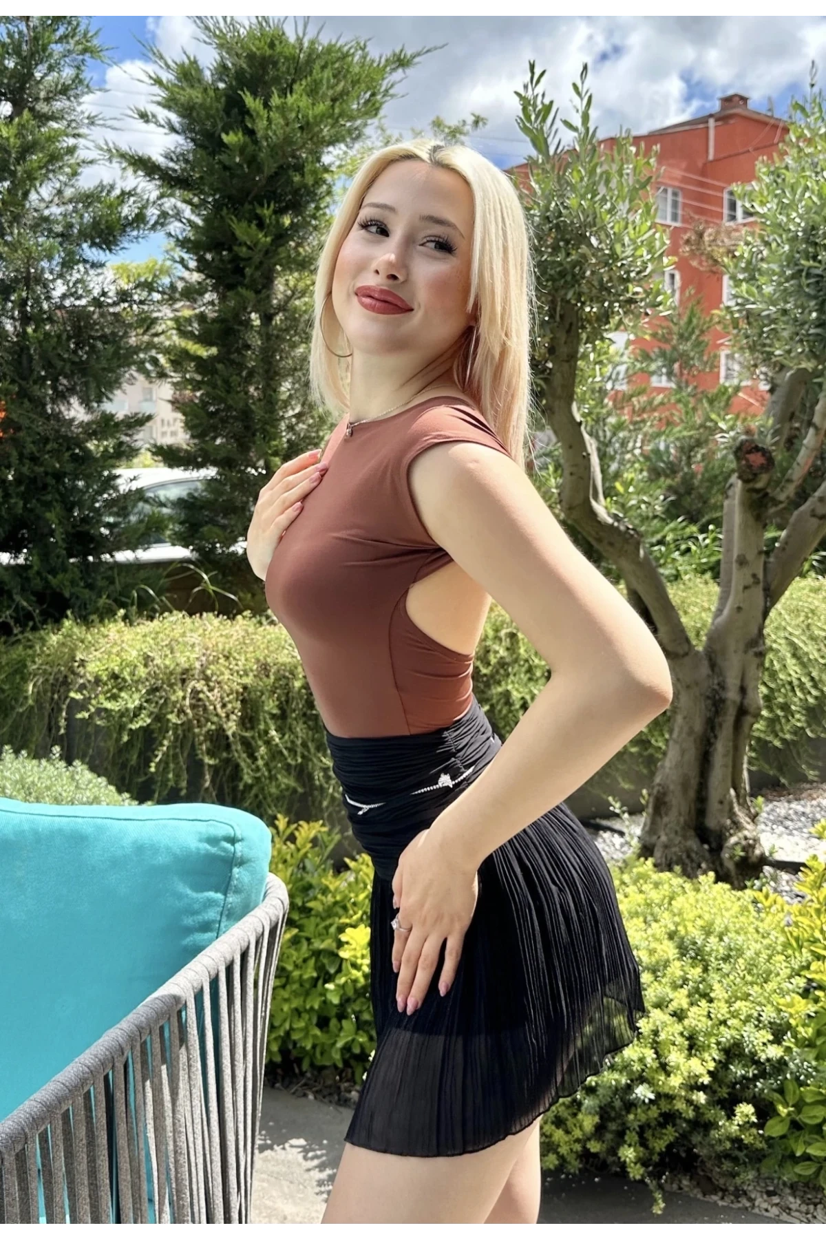 Kadın Kahverengi Sırt Dekolteli Kısa Kollu Bluz HZL24S-ZK10831