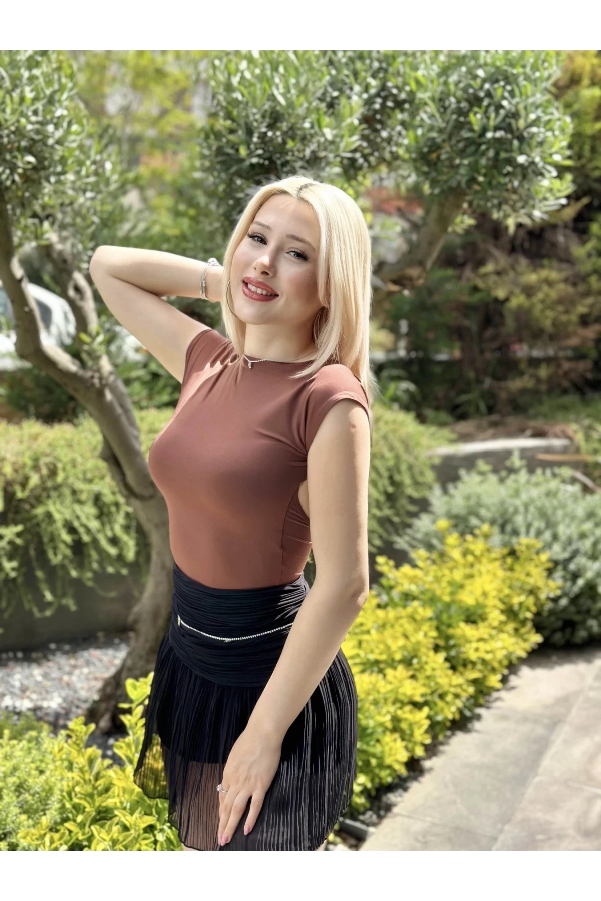 Kadın Kahverengi Sırt Dekolteli Kısa Kollu Bluz HZL24S-ZK10831