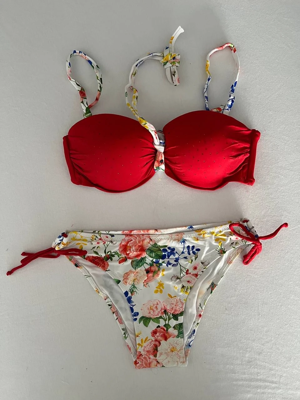 Kadın Kırmızı Taş İşlemeli Astarlı Bikini Takım HZL25S-LC208