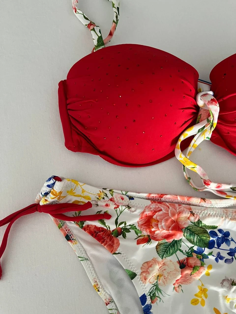 Kadın Kırmızı Taş İşlemeli Astarlı Bikini Takım HZL25S-LC208