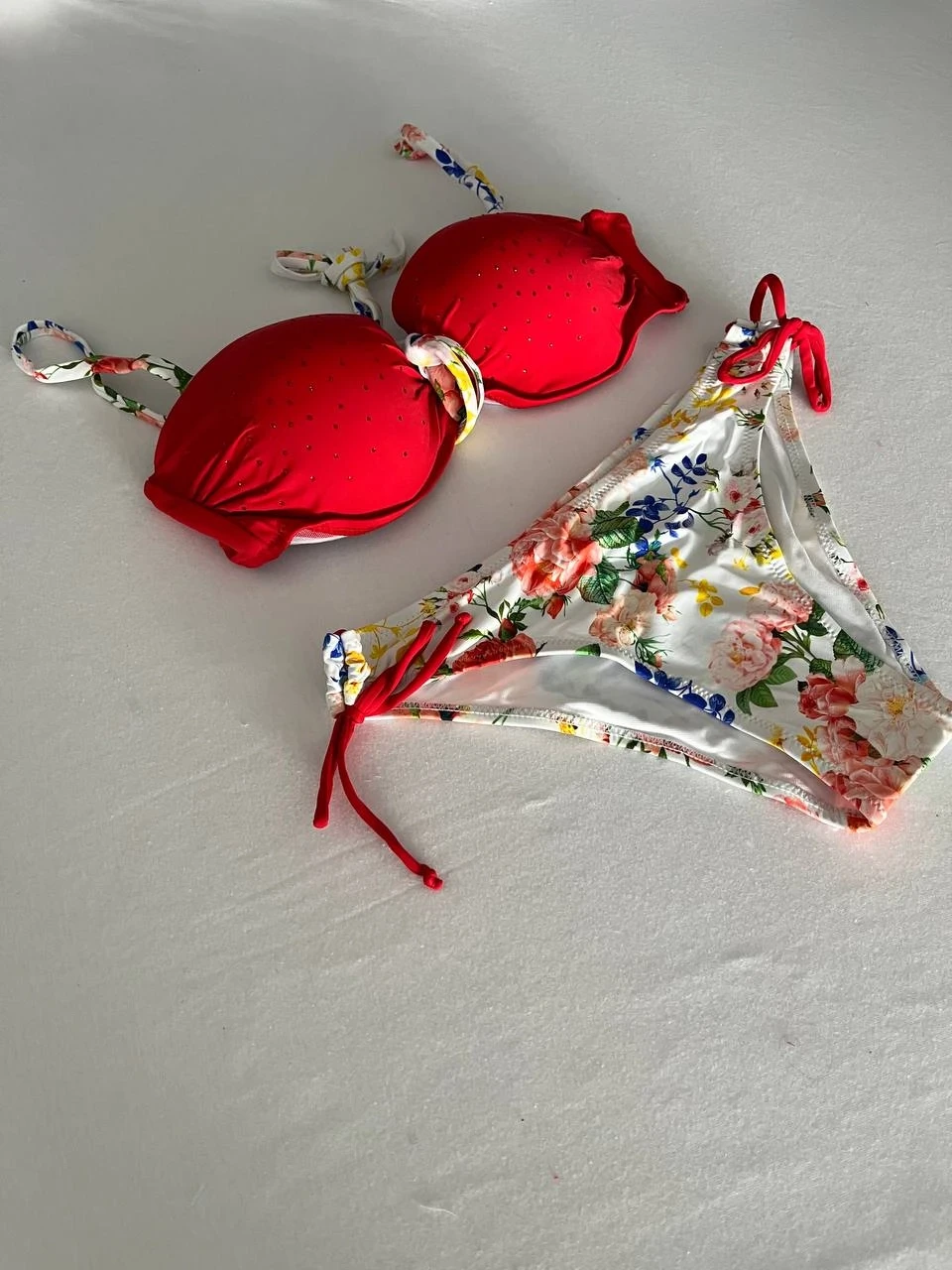 Kadın Kırmızı Taş İşlemeli Astarlı Bikini Takım HZL25S-LC208