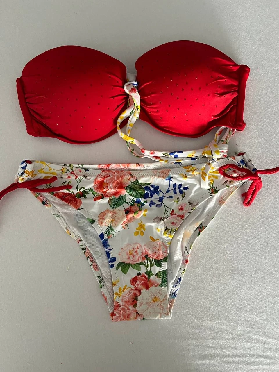 Kadın Kırmızı Taş İşlemeli Astarlı Bikini Takım HZL25S-LC208