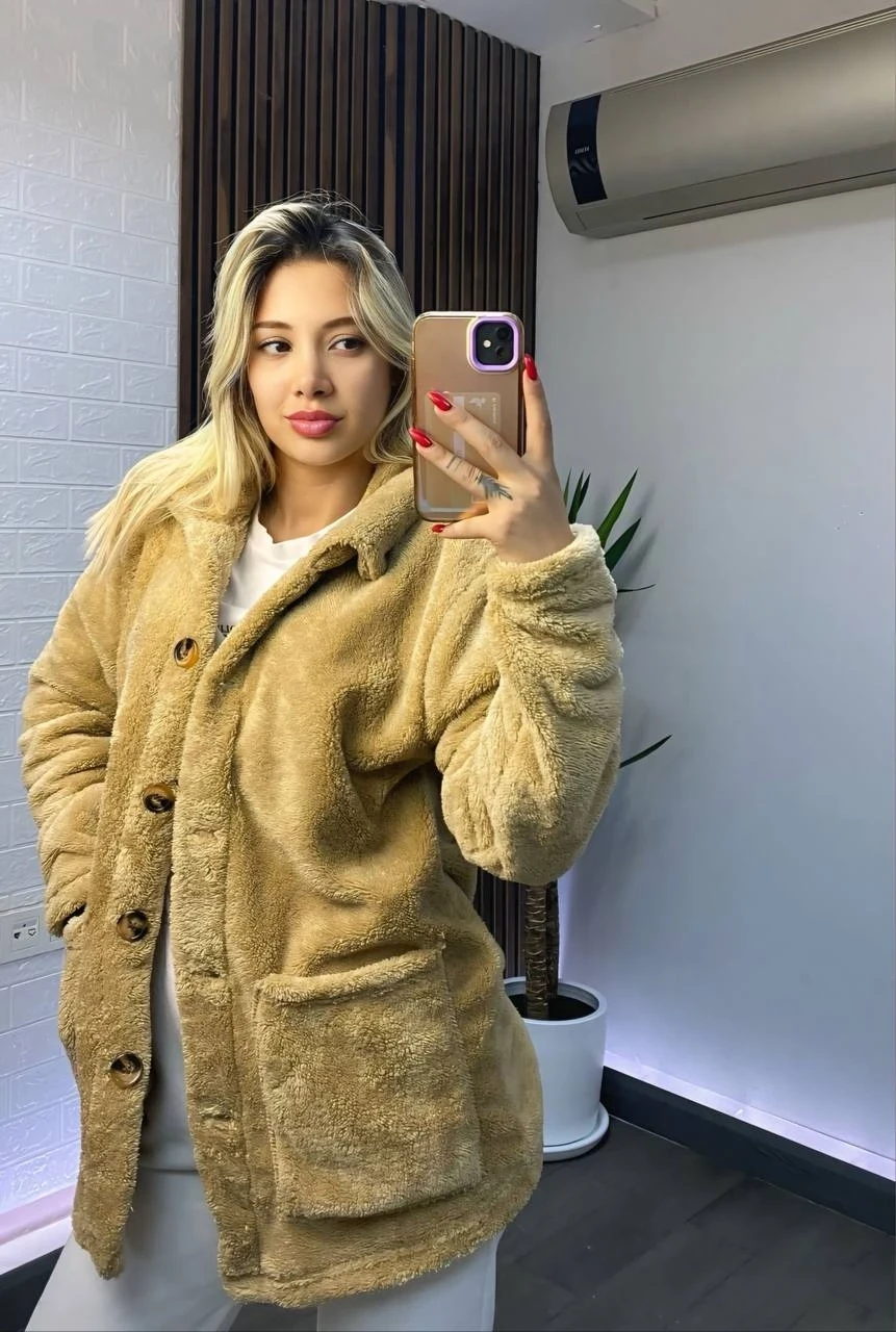 Kadın Koyu Bej Çift Cepli Önü Düğmeli Astarsız Oversize Peluş Ceket HZL25W-DSB110991