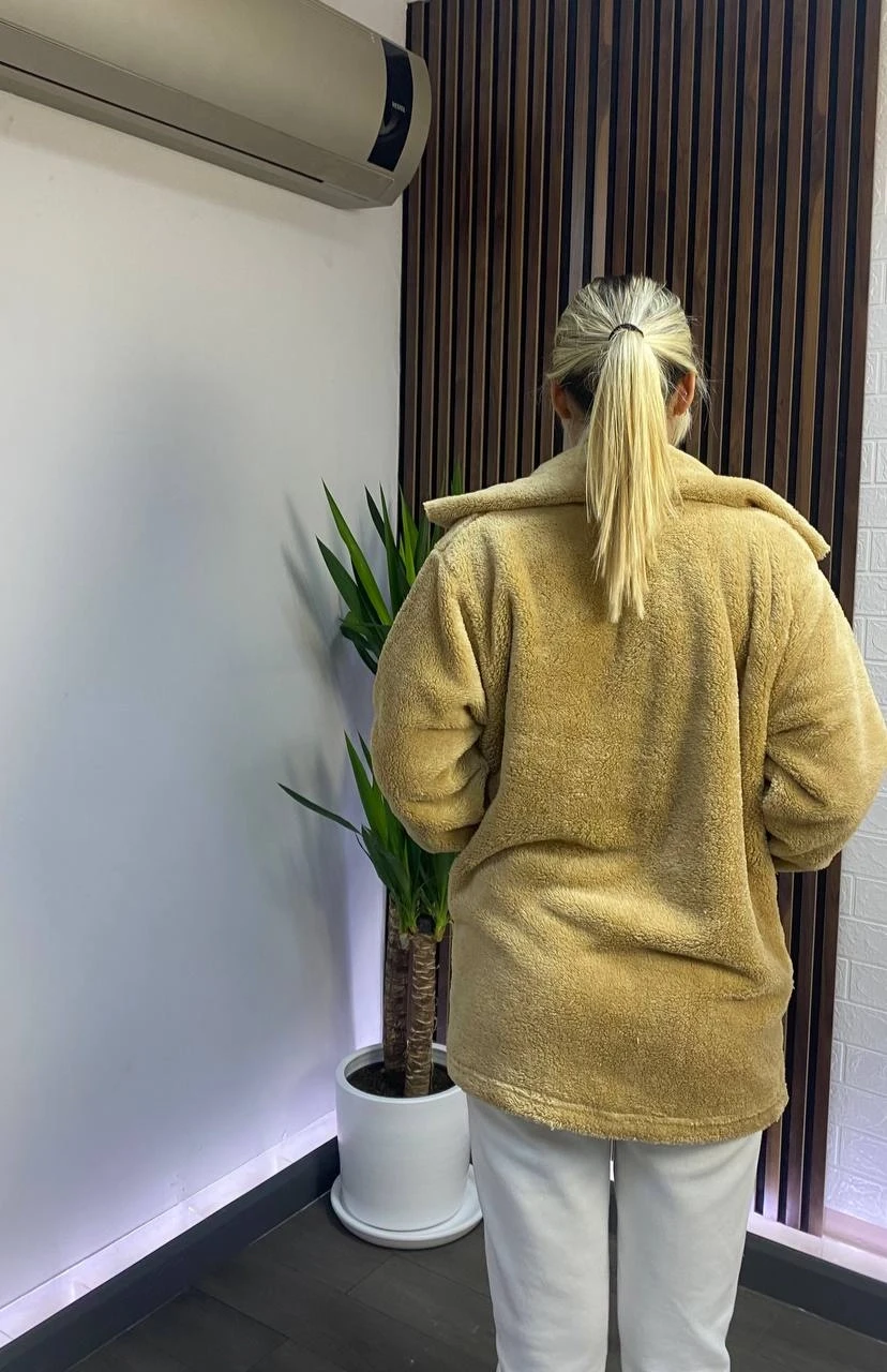 Kadın Koyu Bej Çift Cepli Önü Düğmeli Astarsız Oversize Peluş Ceket HZL25W-DSB110991