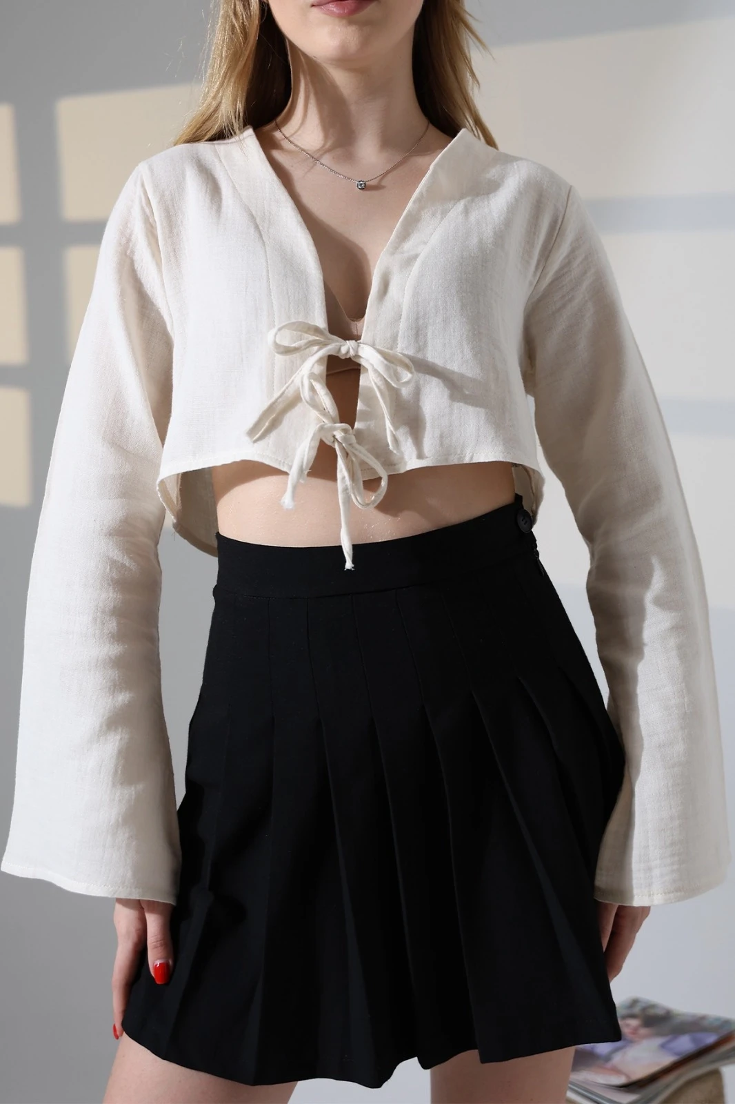 Kadın Krem Önden Bağlamalı Müslin Kumaş Crop Bluz HZL25S-DSB104071