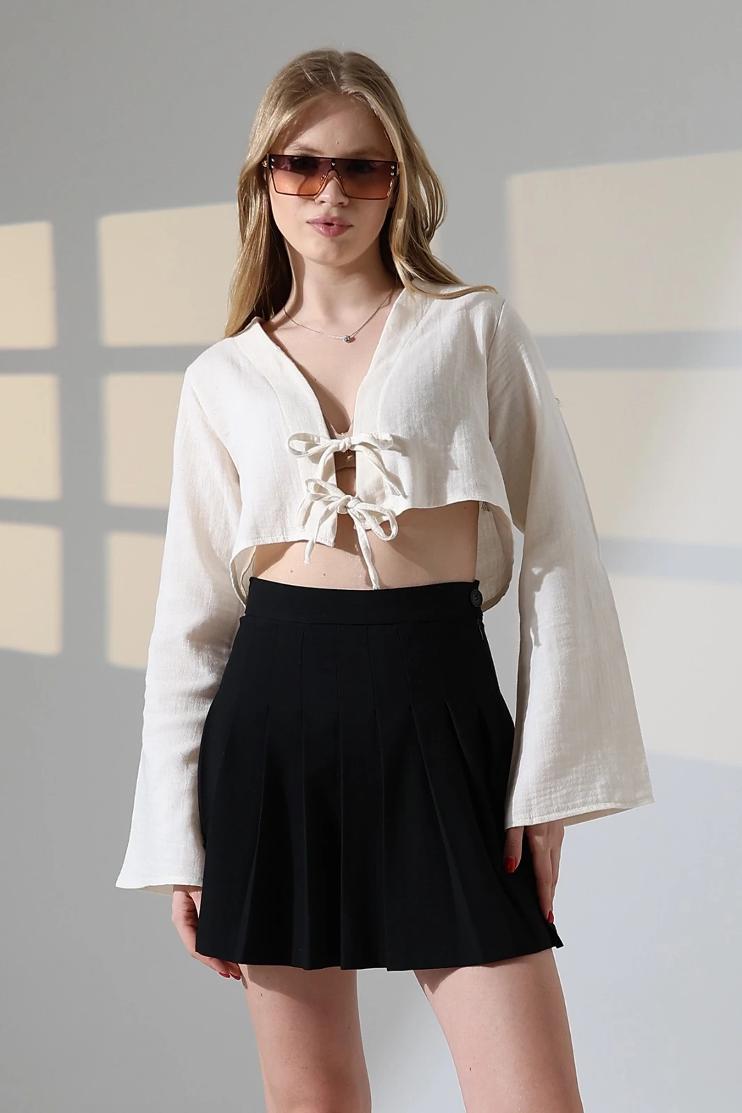 Kadın Krem Önden Bağlamalı Müslin Kumaş Crop Bluz HZL25S-DSB104071