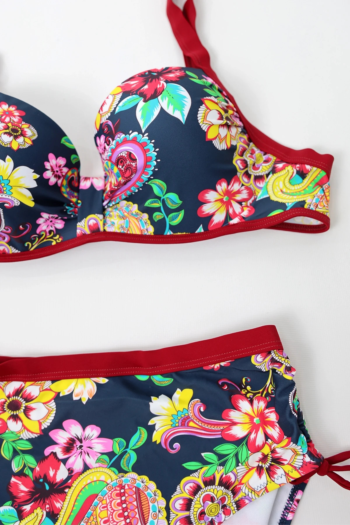 Kadın Lacivert Bordo Çiçek Desenli Yüksek Bel Toparlayıcı Bikini Takım HZL24S-LC3321