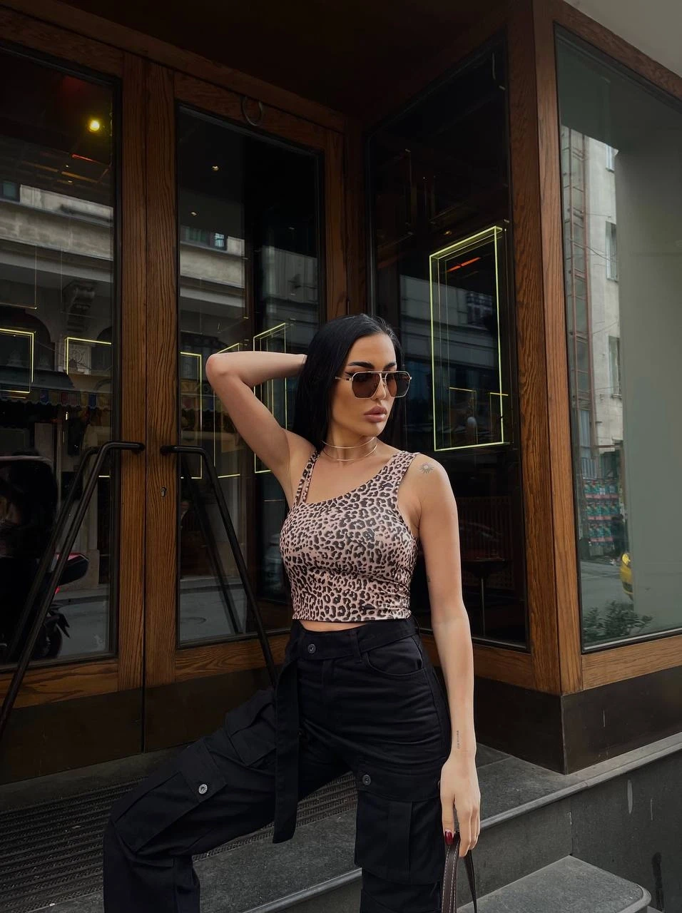 Kadın Leopar Desenli Çift Askılı Tek Kol Crop Bluz HZL24S-ZK11011