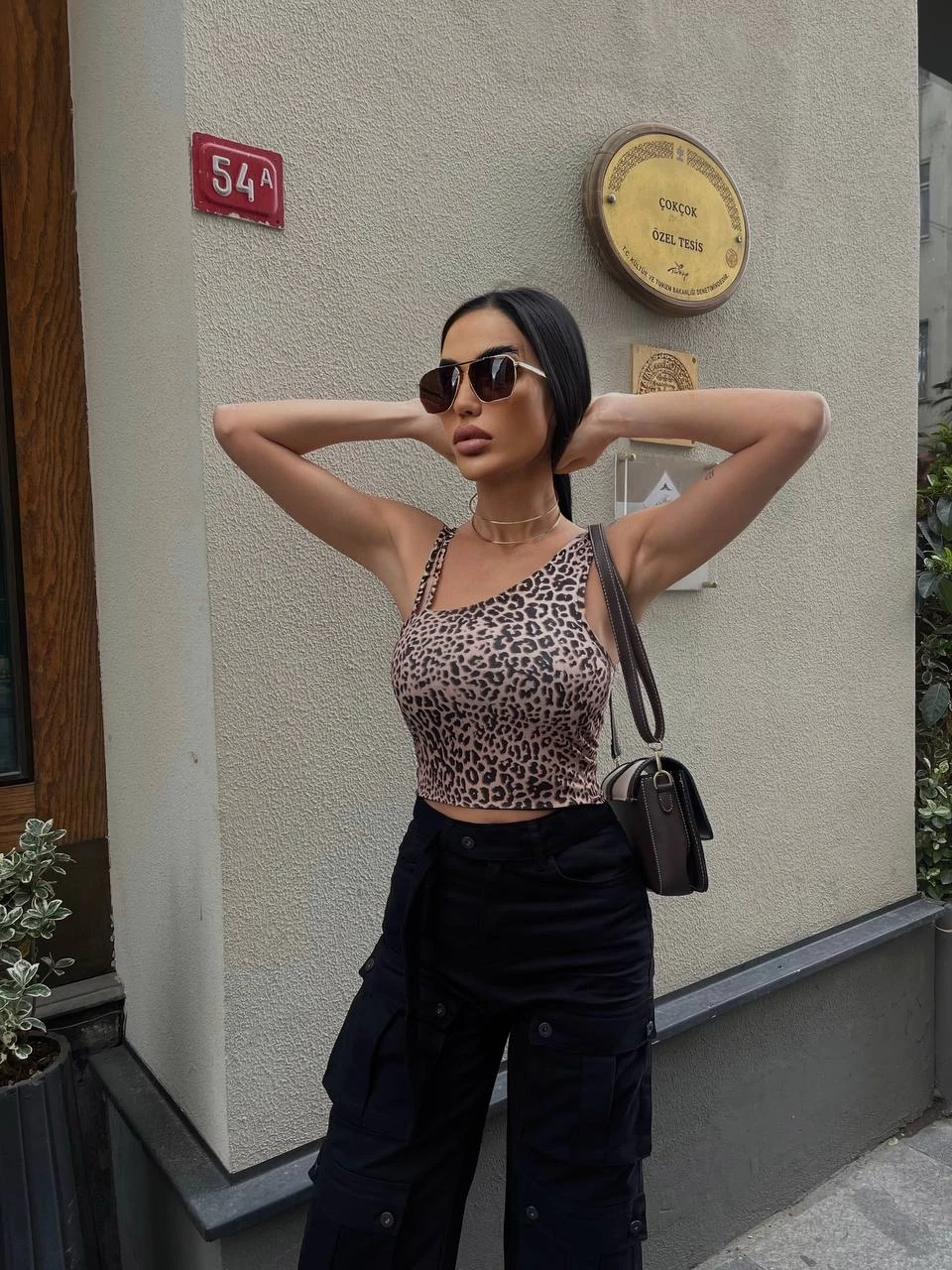 Kadın Leopar Desenli Çift Askılı Tek Kol Crop Bluz HZL24S-ZK11011