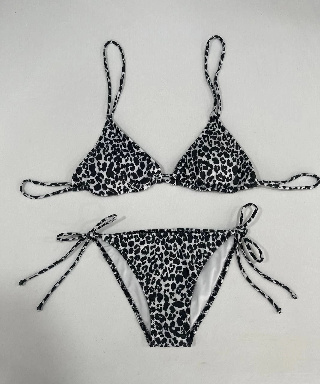 Kadın Leopar Siyah Boyundan İp Bağlamalı Üçgen Bikini Takımı HZL25S-LC5005