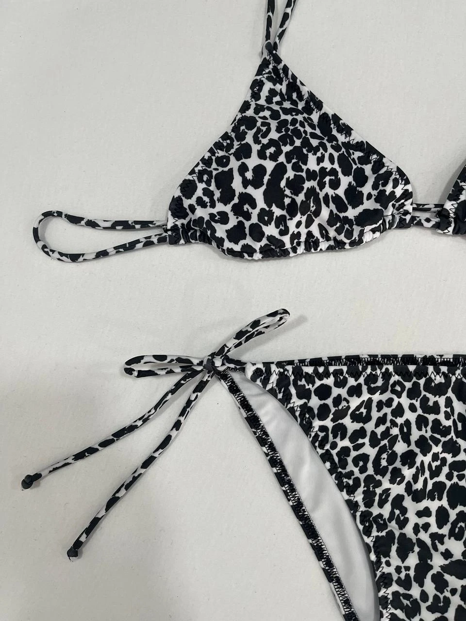 Kadın Leopar Siyah Boyundan İp Bağlamalı Üçgen Bikini Takımı HZL25S-LC5005