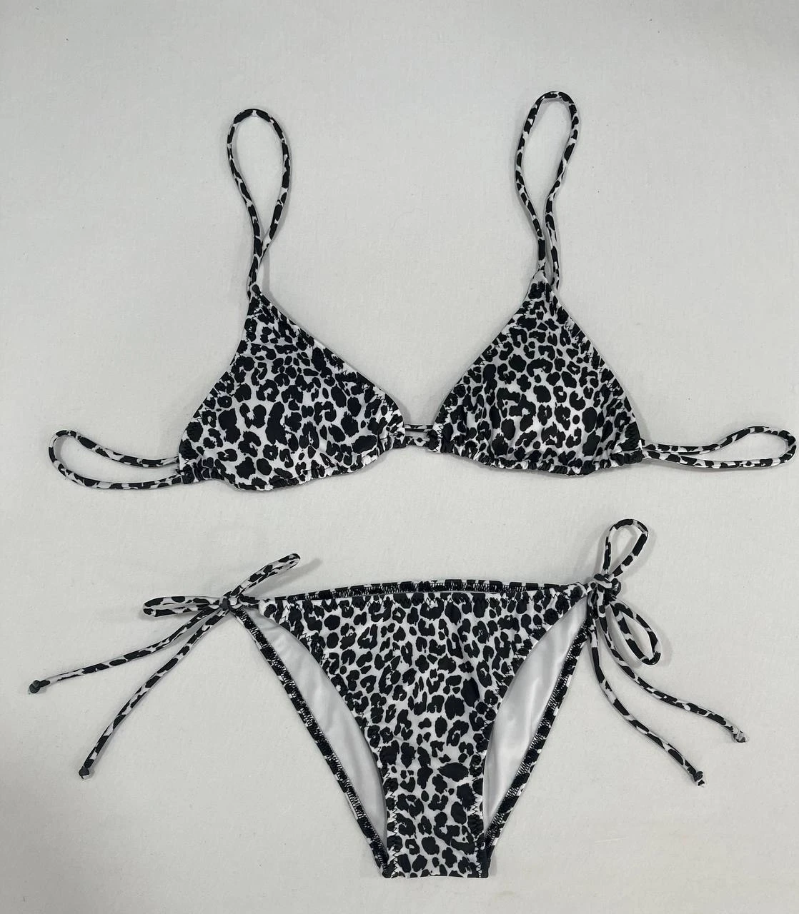 Kadın Leopar Siyah Boyundan İp Bağlamalı Üçgen Bikini Takımı HZL25S-LC5005