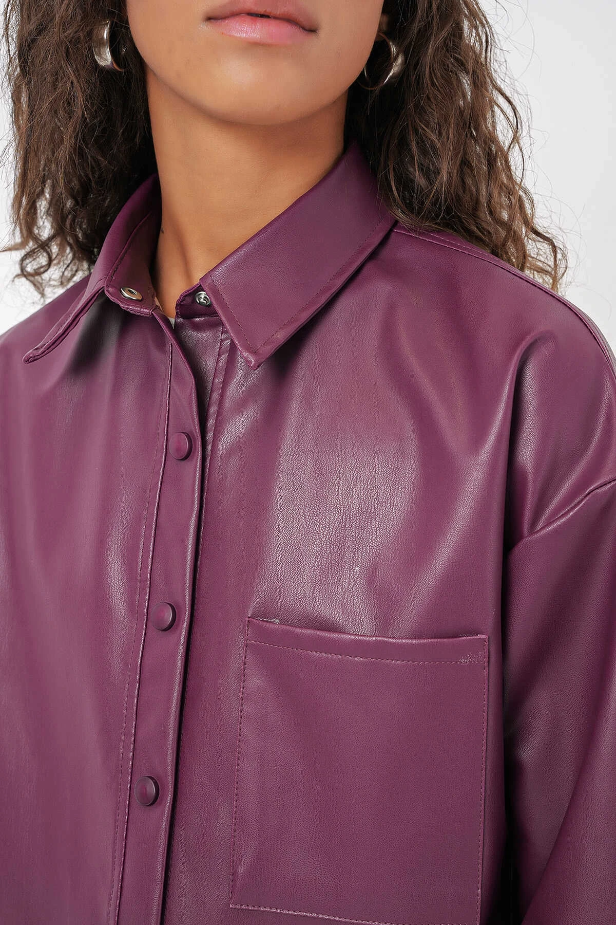 Kadın Mürdüm Çıt Çıt Düğmeli Oversize Suni Deri Gömlek Ceket HZL23W-BD1201341