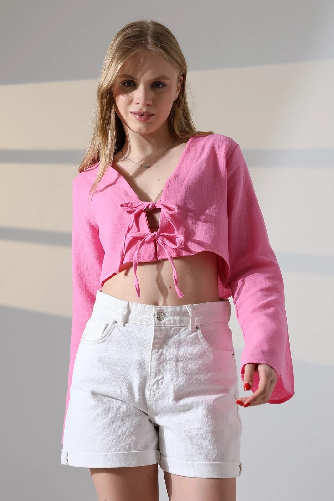Kadın Pembe Önden Bağlamalı Müslin Kumaş Crop Bluz HZL25S-DSB104071
