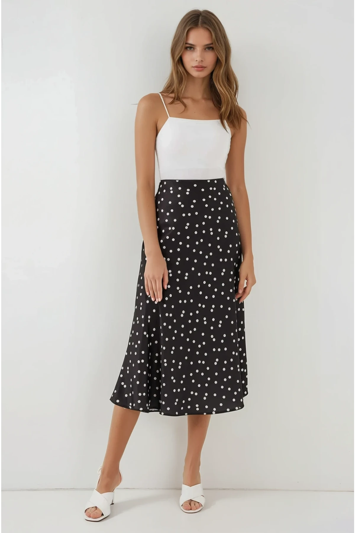 Kadın Puantiyeli Siyah Saten Yüzeyli Beli Lastikli Midi Boy Etek Hzl23S-BD1101471