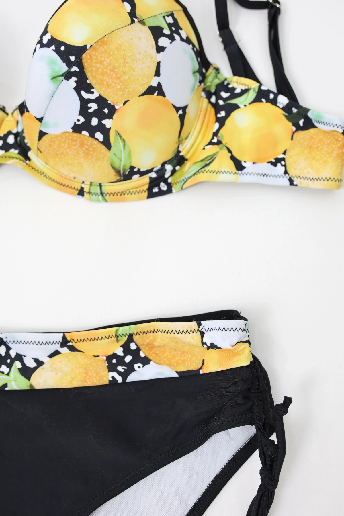 Kadın Sarı Siyah Limon Desenli İp Askılı Yüksek Bel Bikini Takım HZL24S-LC3348