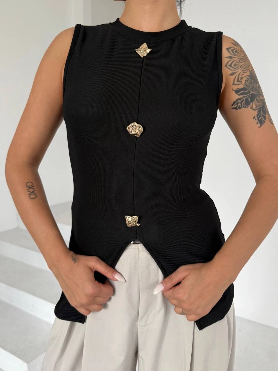 Kadın Siyah Bisiklet Yaka Düğme Detaylı Ottoman Kumaş Bluz HZL25S-FRY123091