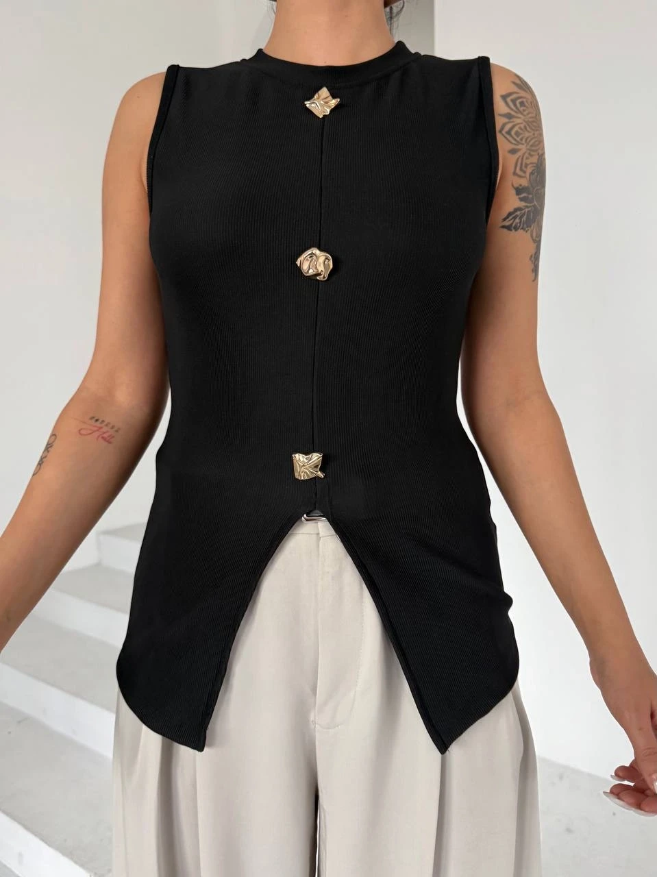 Kadın Siyah Bisiklet Yaka Düğme Detaylı Ottoman Kumaş Bluz HZL25S-FRY123091