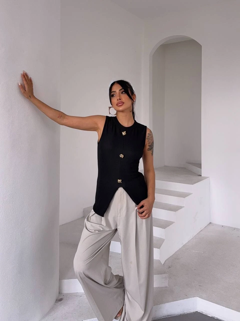 Kadın Siyah Bisiklet Yaka Düğme Detaylı Ottoman Kumaş Bluz HZL25S-FRY123091