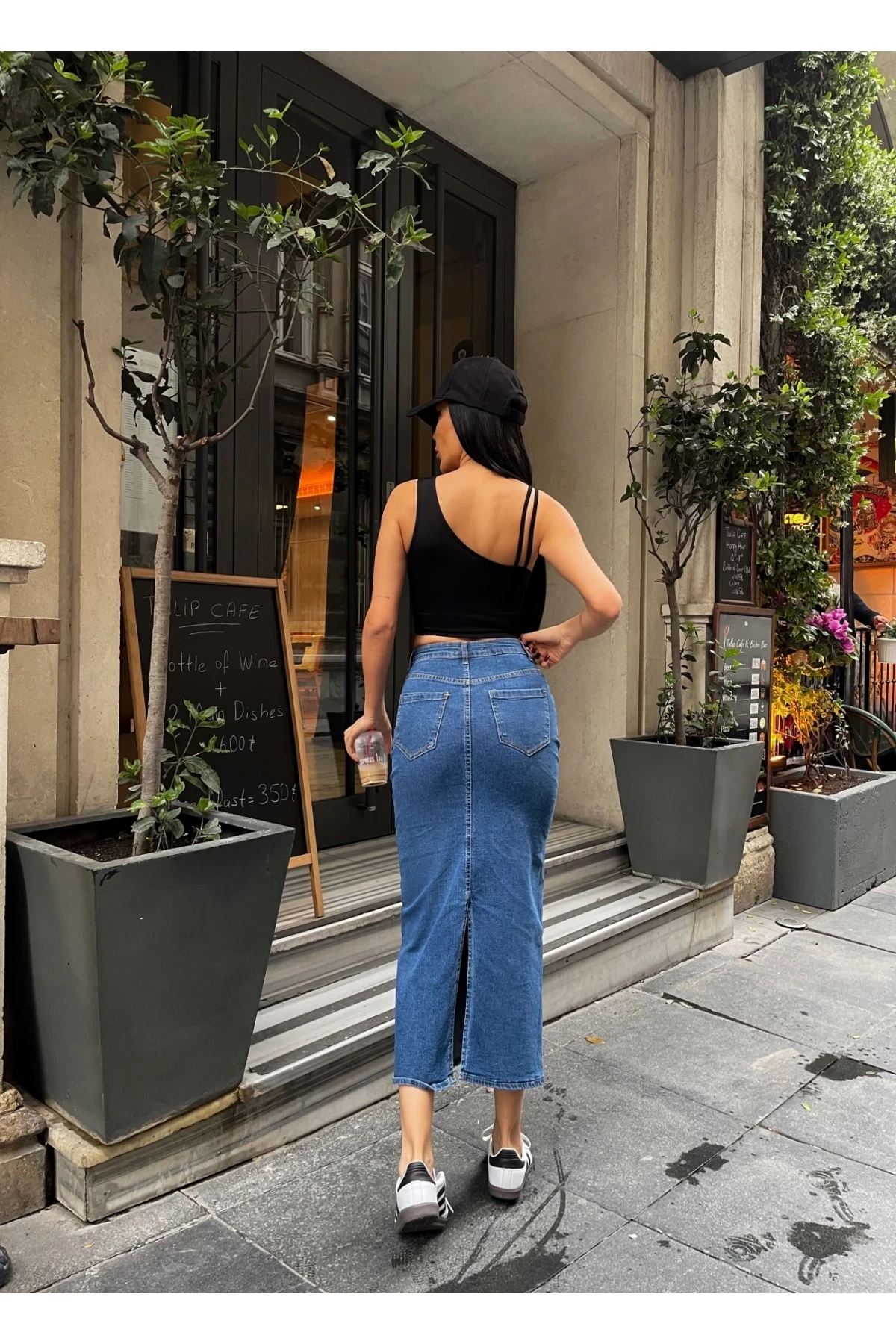 Kadın Siyah Çift Askılı Tek Kol Crop Bluz HZL24S-ZK11011