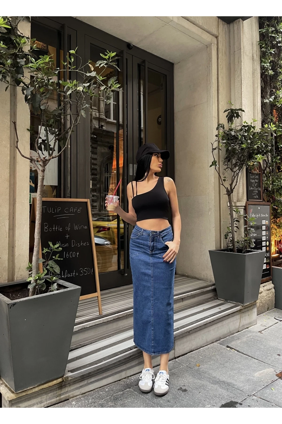 Kadın Siyah Çift Askılı Tek Kol Crop Bluz HZL24S-ZK11011