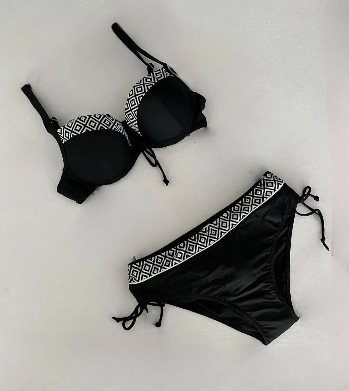 Kadın Siyah Etnik Desenli Bikini Takım HZL25S-LC2218