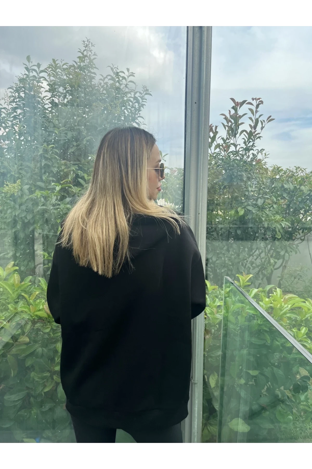 Kadın Siyah Kapüşonlu Fermuarlı Şardonlu Oversize Sweatshirt HZL24W-ZK146