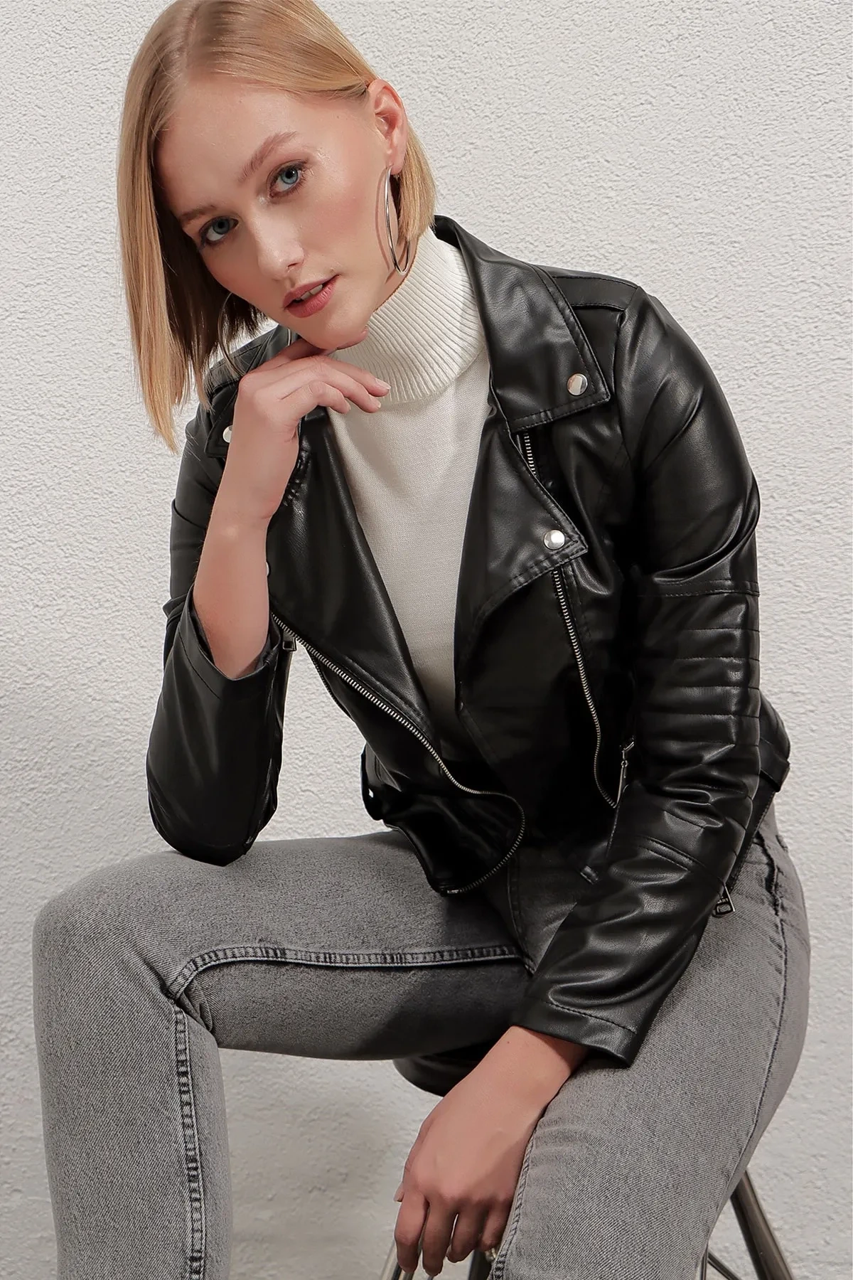 Kadın Siyah Kısa Suni Deri Astarlı Biker Ceket HZL22W-BD110251