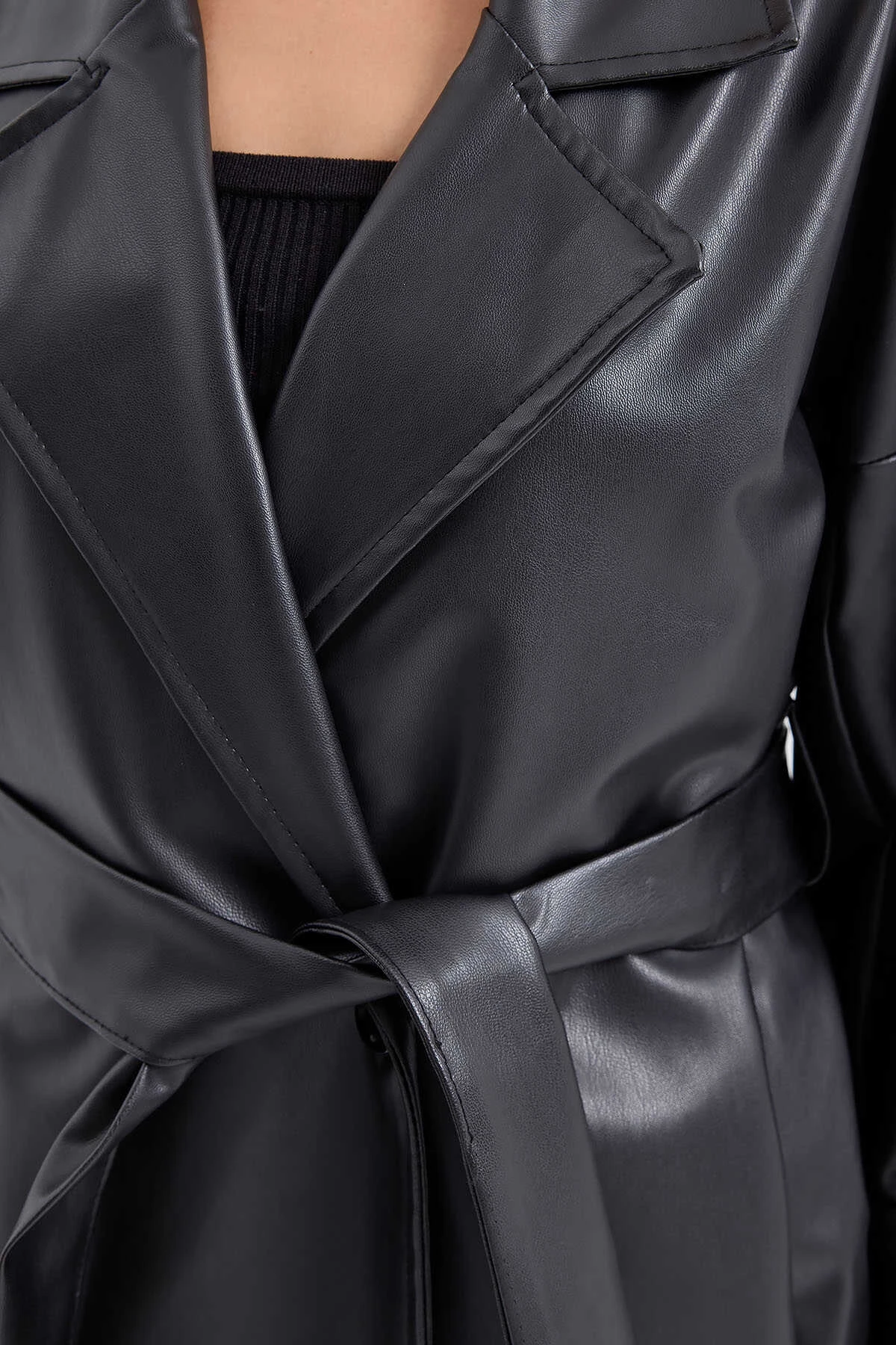 Kadın Siyah Kuşaklı Astarlı Subi Deri Trençkot HZL25W-BD110341