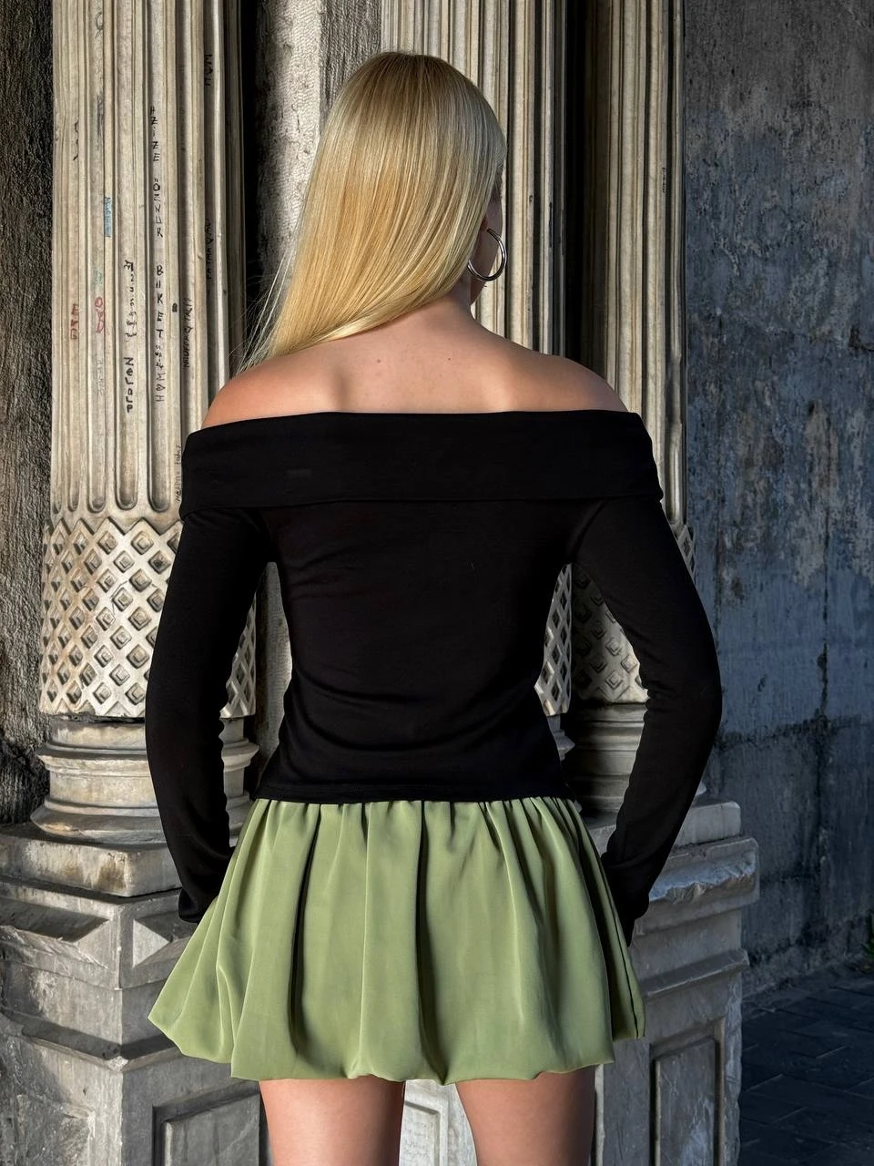 Kadın Siyah Madonna Yaka  Düğme Detaylı Crop Bluz HZL25W-ZK11491