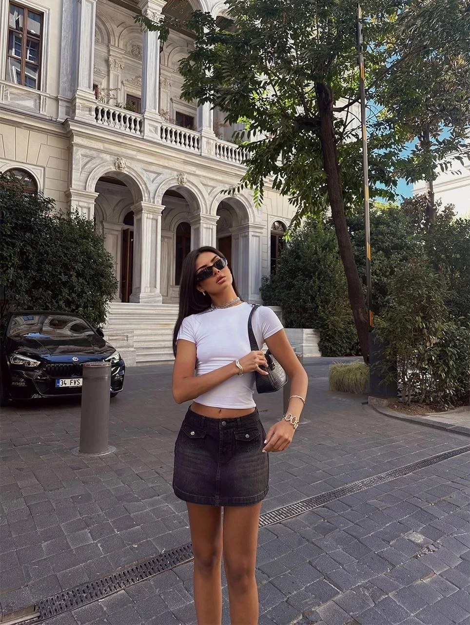 Kadın Siyah Metal Düğmeli Cepli Mini Kot Etek HZL24S-ZK14501