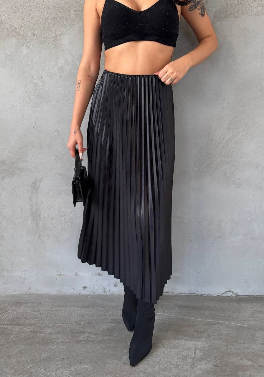 Kadın Siyah Saten Görünümlü Beli Lastikli Piliseli Uzun Boy Etek HZL25W-FRY130011