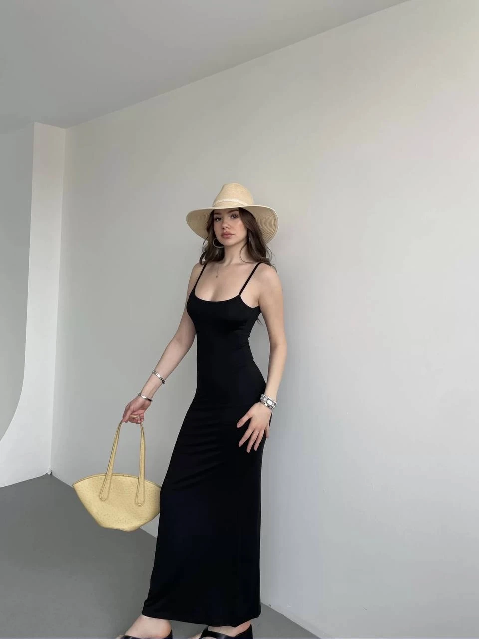 Kadın Siyah Sırtı Açık Yumuşak Dokulu Elbise HZL25S-ZK13281