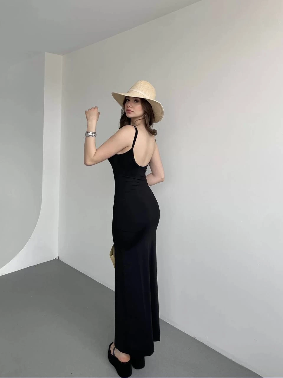 Kadın Siyah Sırtı Açık Yumuşak Dokulu Elbise HZL25S-ZK13281