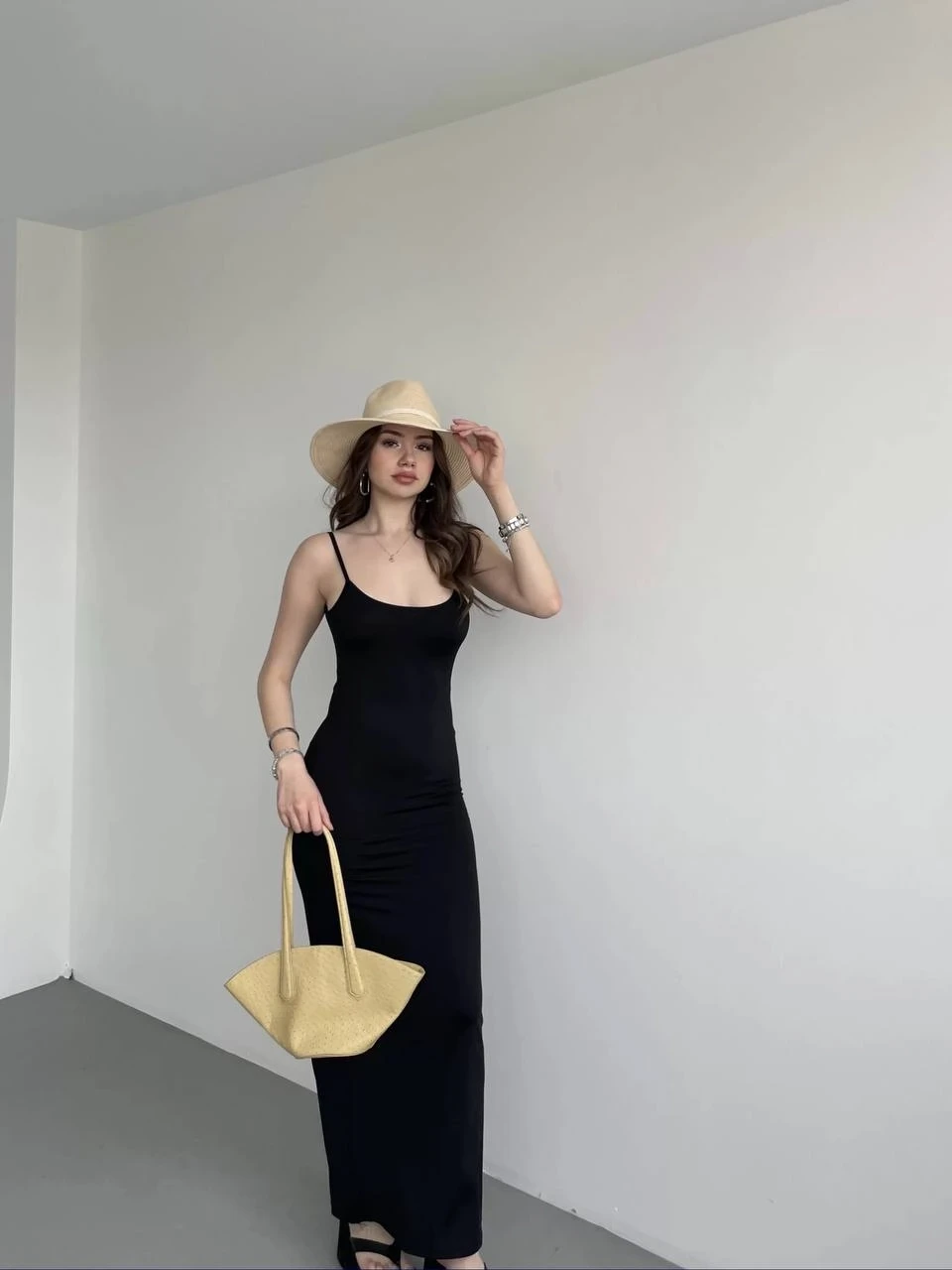 Kadın Siyah Sırtı Açık Yumuşak Dokulu Elbise HZL25S-ZK13281