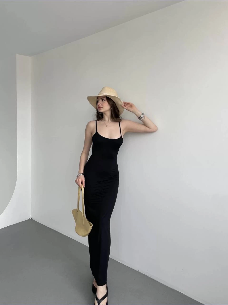 Kadın Siyah Sırtı Açık Yumuşak Dokulu Elbise HZL25S-ZK13281