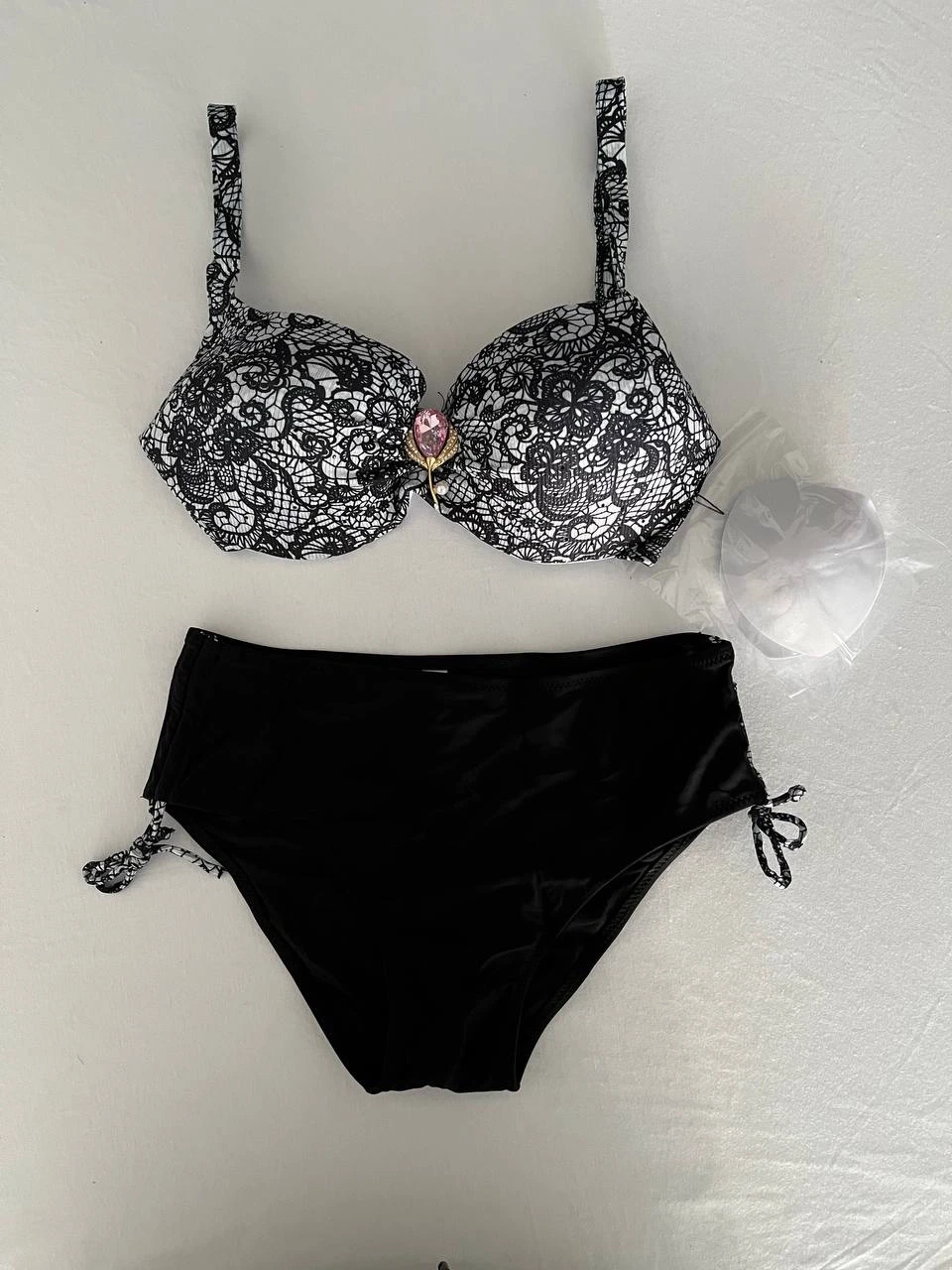 Kadın Siyah Taş İşlemeli Toka Aksesuarlı Bikini Takım HZL25S-LC3311